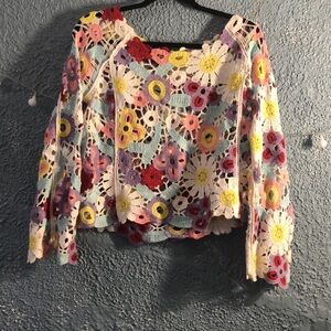 Floral peek-a-boo shirt. 100% cotton, wide sleeves. Great for spring and summer